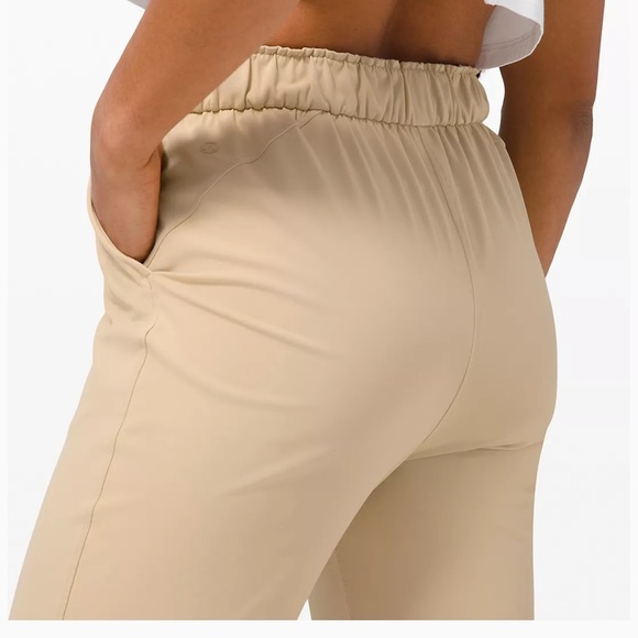 Trench stretch high-rise joggers full length - Picture 3 of 9